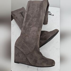 Chic Suede Wedge Boots 9.5 - Gray